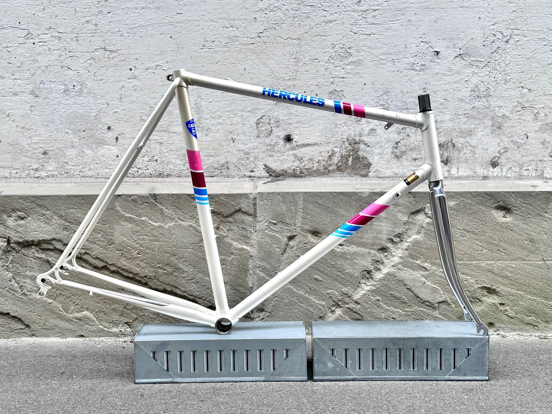 beste gravel bike 2024 SPECIALIZED Crux Pro 700 Force XPLR eTap AXS 2024 Komplettes Gravel Bi   Velodrom CC