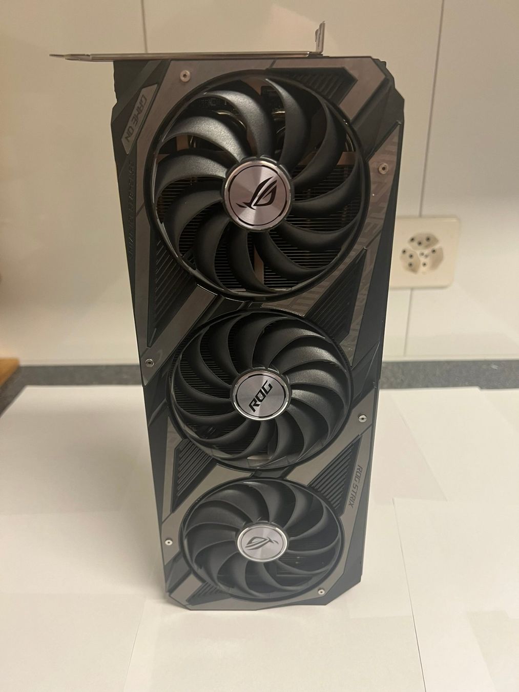 Asus Schede grafiche: Asus ROG Strix 3070Ti – Nuovo (secondo la descrizione) da Binningen venduto da valasa 3