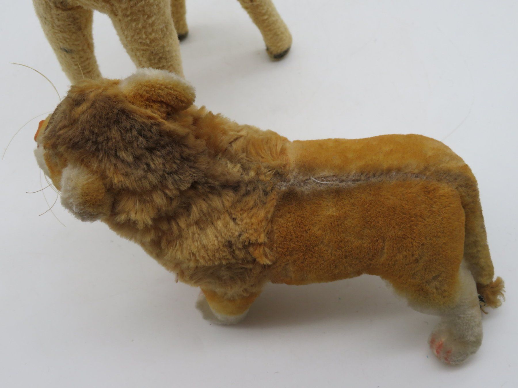 Giocattoli: Vintage Stofftier-Duo Löwe & Giraffe – Usato da Reinach BL venduto da WBZ-Flohmarkt 6