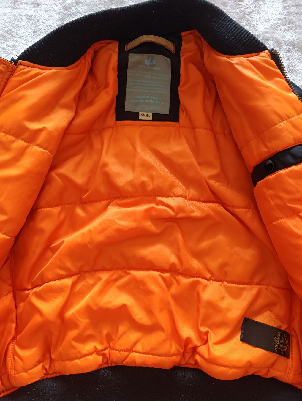 Alpha Industries Vestes: Alpha Industries Bomberjacke schwarz Grösse S  – Neuf (Voir description) à Waltenschwil par Bodensee84 4