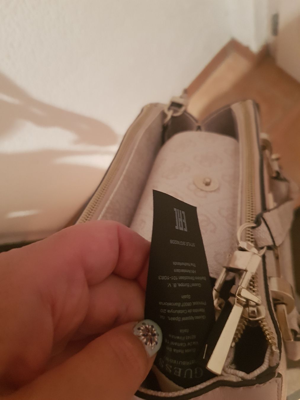 Guess Taschen für Damen: Damen Guess Tasche – Gebraucht aus Zihlschlacht von Sun25 4