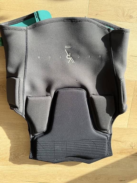Aquilone: Ion Kitesurf Impact Vest VR XL – Usato da Bennau venduto da Interstellar5555 2