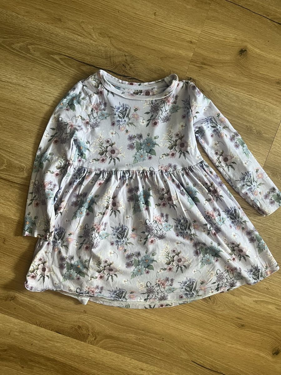 Vestiti & Gonne: Mädchen Kleider, 4 Stücke, – Usato da Dettighofen Lengw. venduto da tie_l2d7