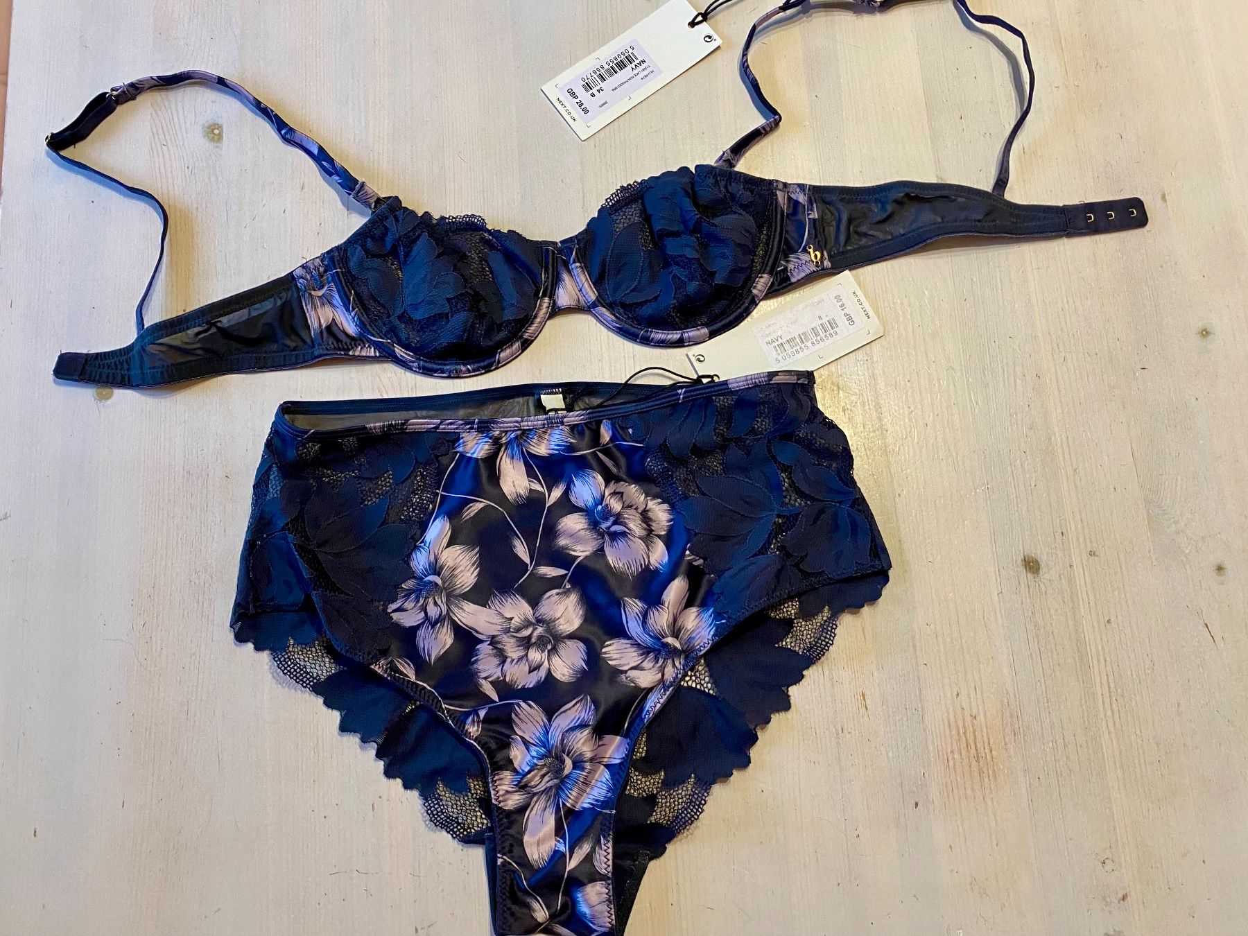 Altra biancheria intima: Unterwäsche von Ted Baker - NEU! – Usato da Unterägeri venduto da Simonolga