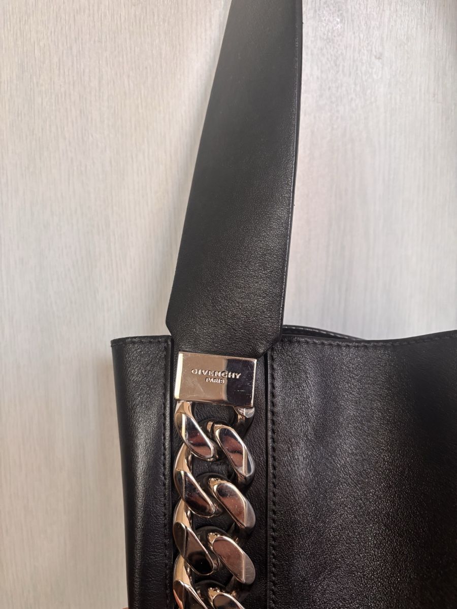 Givenchy Borse da donna: Givenchy Calfskin Infinity Bucket Bag Black – Nuovo (secondo la descrizione) da Oberrohrdorf venduto da api_s6d2 5