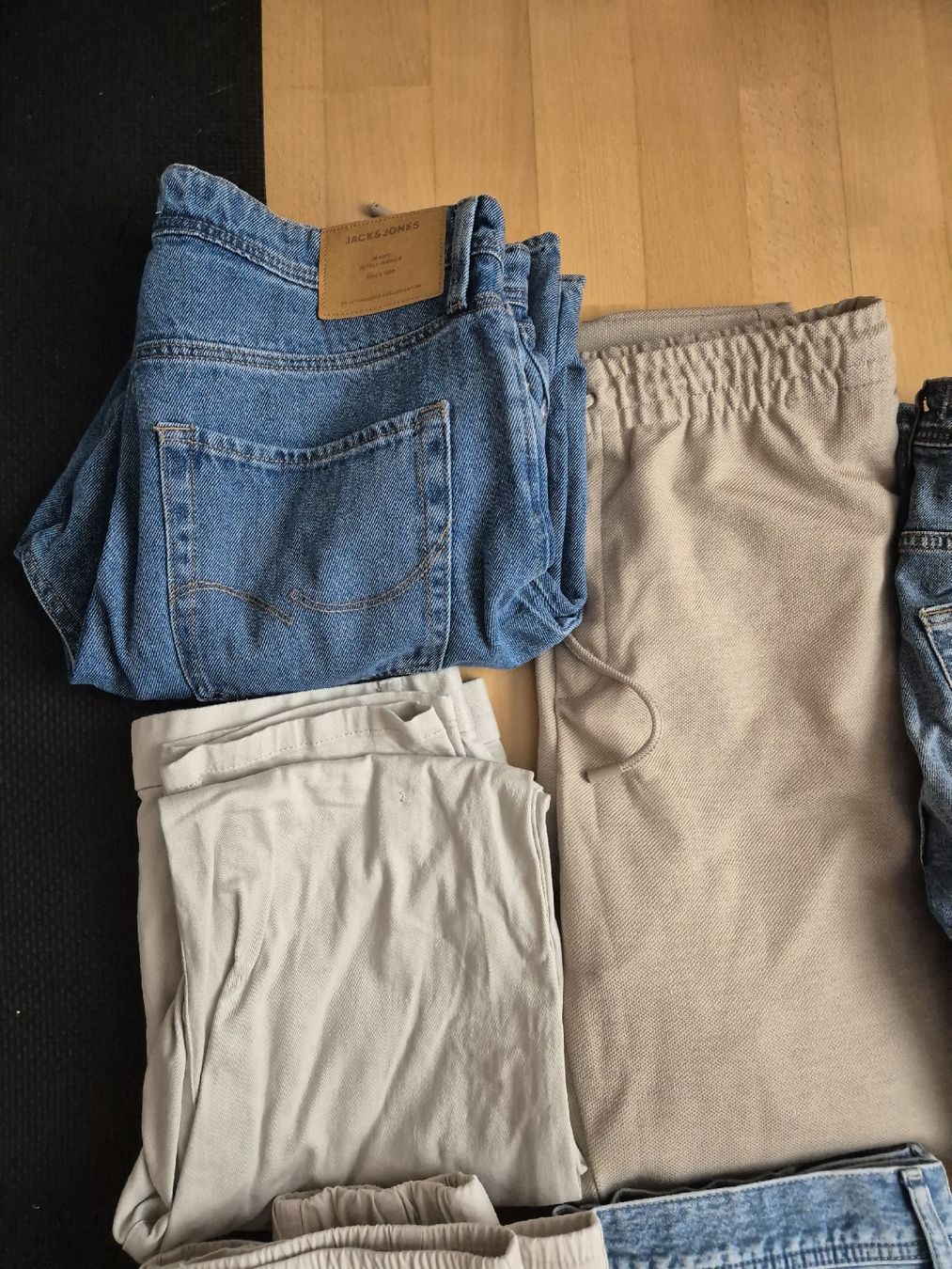 Kleiderpakete: Hosen Sammlung – Gebraucht aus Herisau von noa_svn7 2