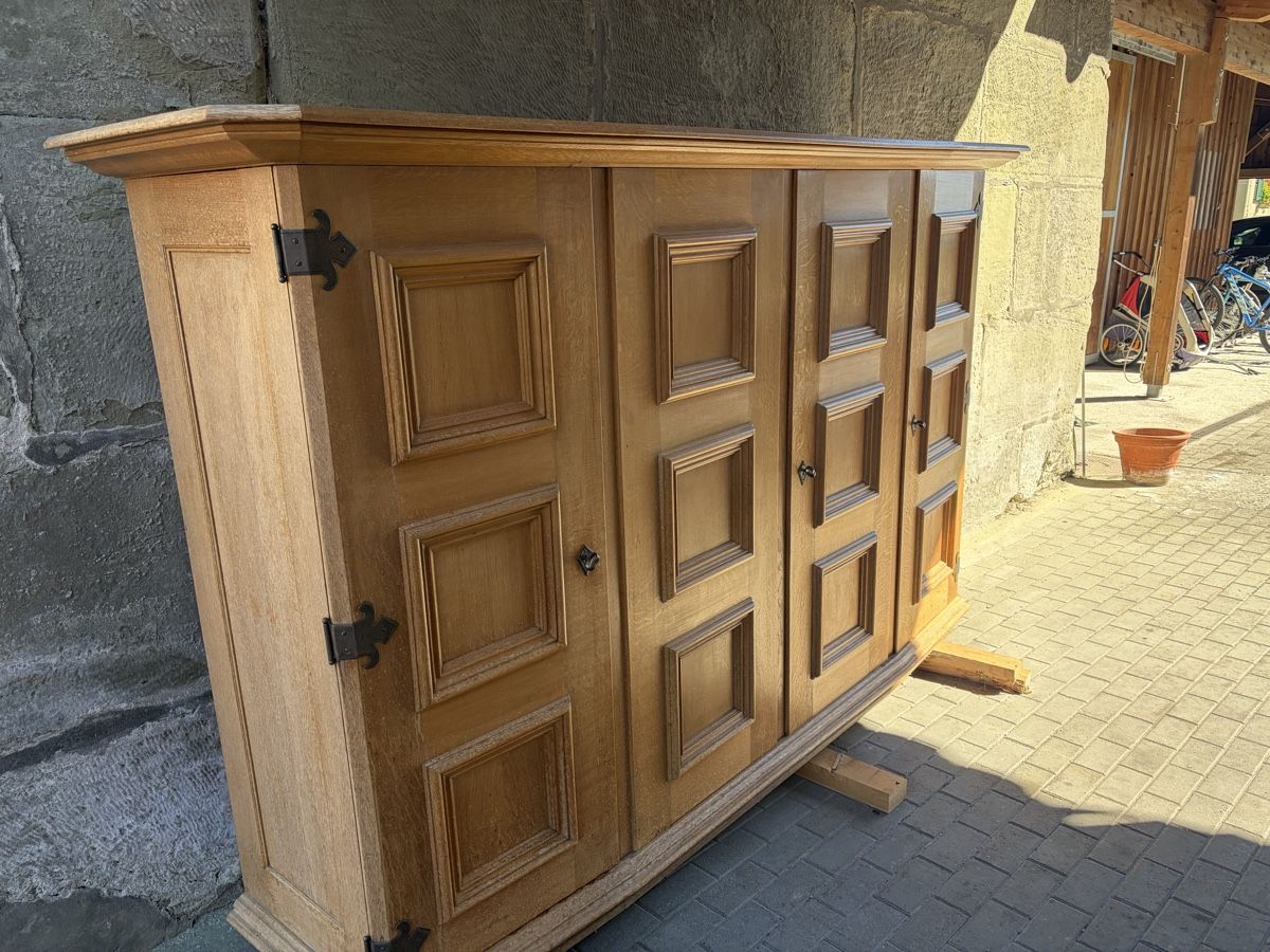 Armoires: Eichenschrank massiv – D'occasion à Hindelbank par Bniklaus