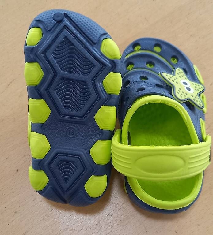 Schuhe für Jungen: Clogs Gr. 18 – Gebraucht aus Andwil TG von Dorro 1
