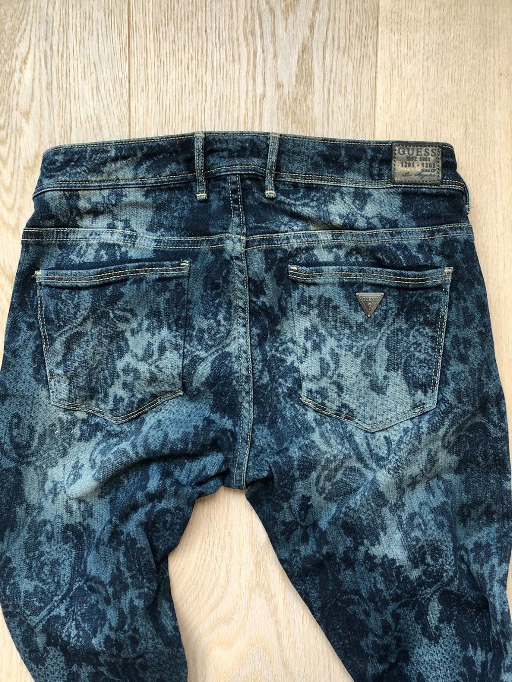 Guess Jeans: Jeans  GUESS, JEGGING,  Gr. 26 – Usato da Siebnen venduto da Trans-Am 6