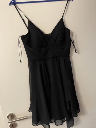 Schwarzes Kleid / Cocktailkleid Gr 36, forever new