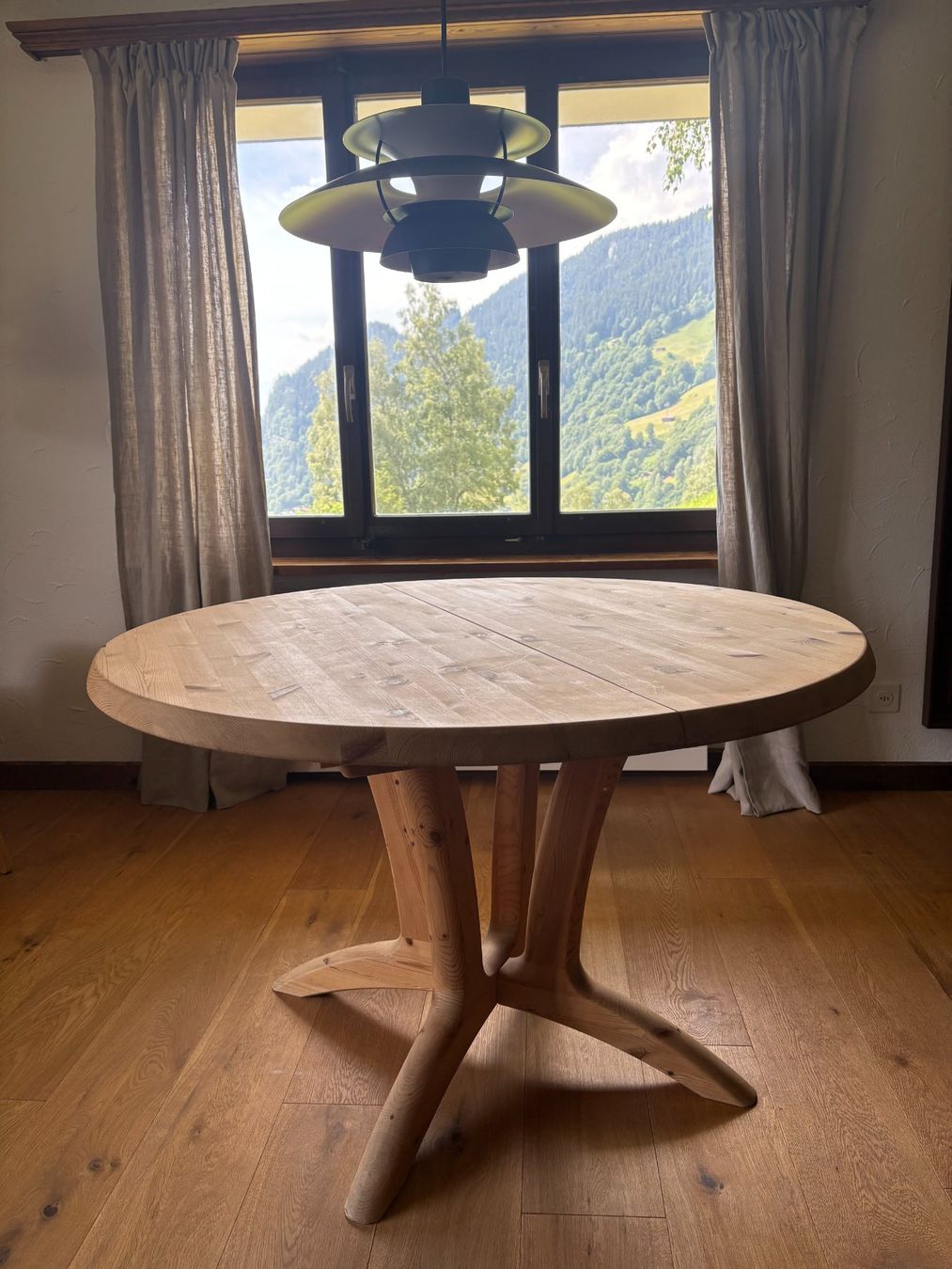 Tische: Runder Holztisch – Gebraucht aus Klosters von sch_r7kr