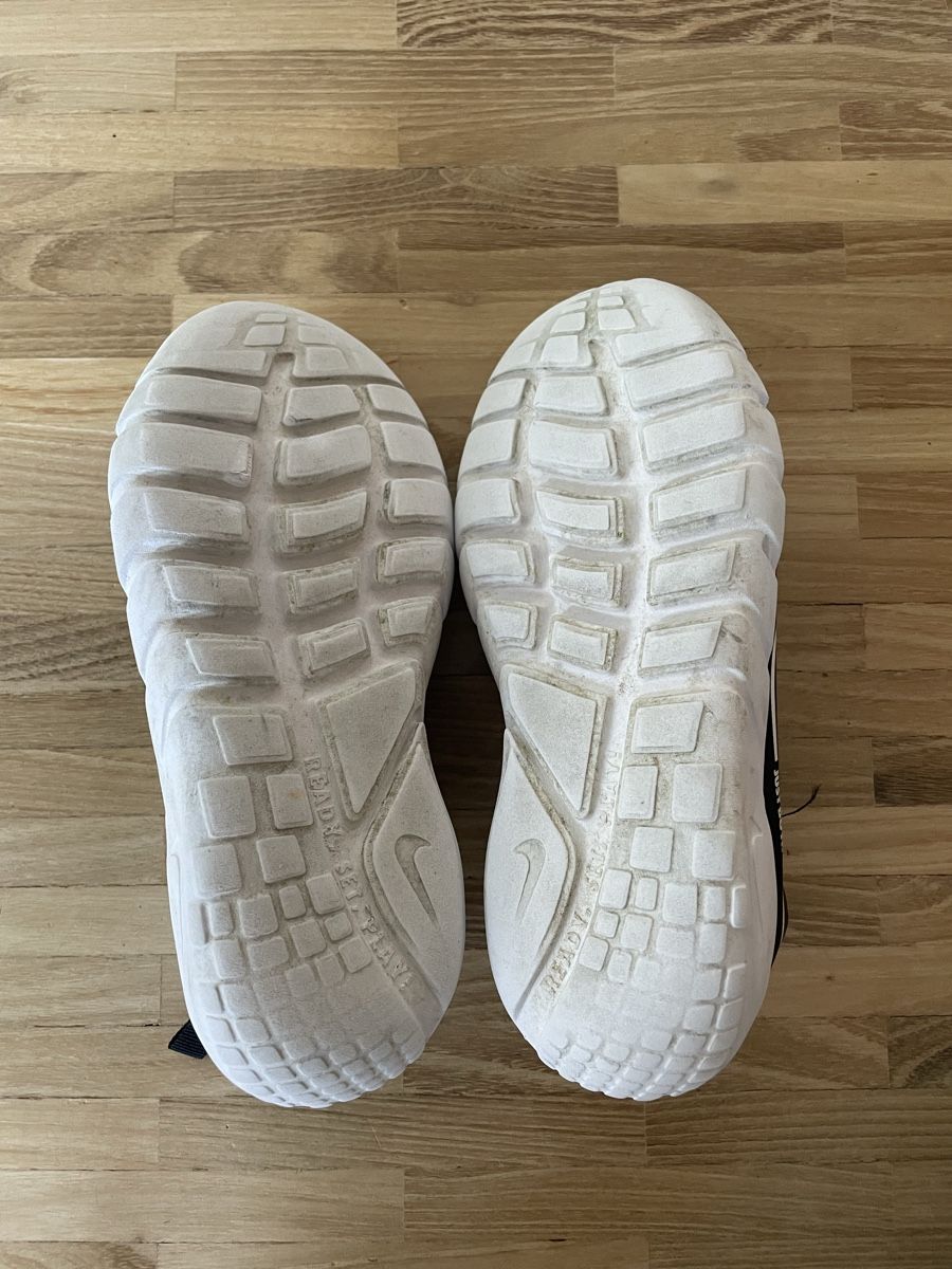 Nike Scarpe per ragazzi: Nike Kinder-Turnschuhe Schwarz / Grösse 36 – Usato da Wiesendangen venduto da armandinho 4