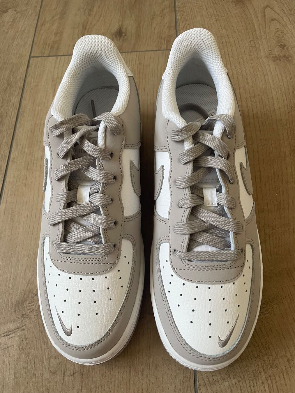 Nike Chaussures hommes: Nike Air Force 1 Gr. 38.5 NEU – Neuf (Voir description) à Waltenschwil par hansnine 2