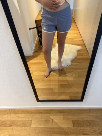 Adidas Sporthose kurz Damen Grösse S guter Zustand