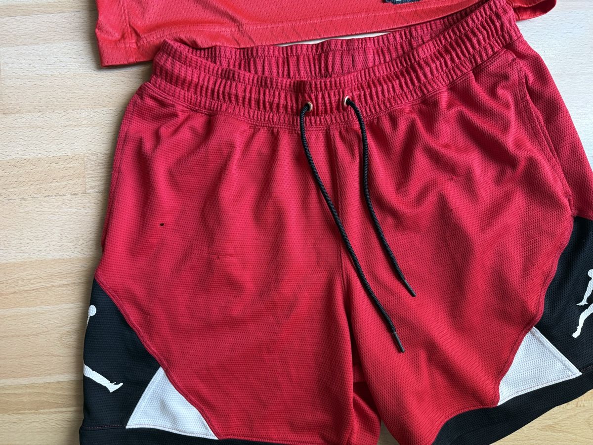 Leibchen & Hosen: Basketball Tank Top mit Shorts – Gebraucht aus Riehen von dku_s9gx 2