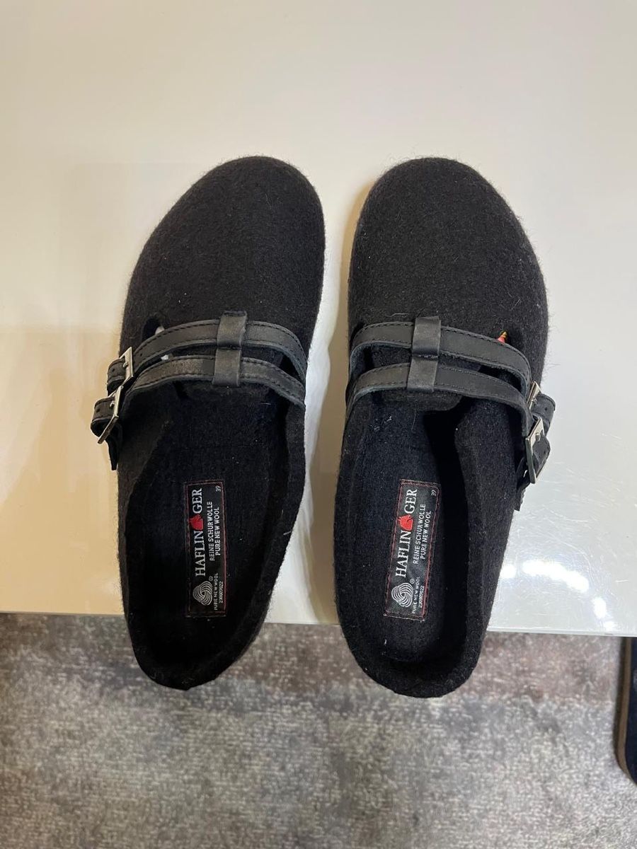 Chaussures hommes: Haflinger Clogs Pure New Wool Black Size 39 – Neuf avec emballage d'origine à Montreux par jvo_vg8n