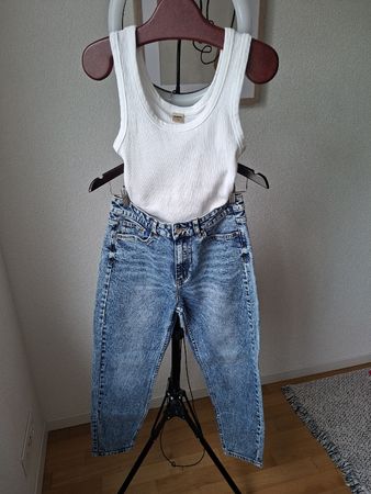 Stylisches Set – weiße Top & Washed Jeans Gr. S