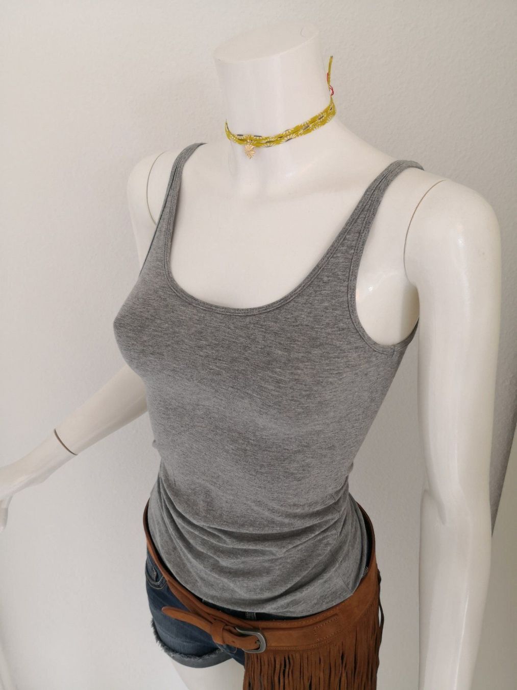 Mango Top: 🤩MANGO BASIC STRETCH TRÄGER TOP GRAU NEU & CHANEL P. – Nuovo (secondo la descrizione) da Olten venduto da Naja-Twins-Twins 2
