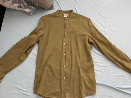 Zara Herrenhemd Gr. S Khaki Relaxed Fit Stehkragen