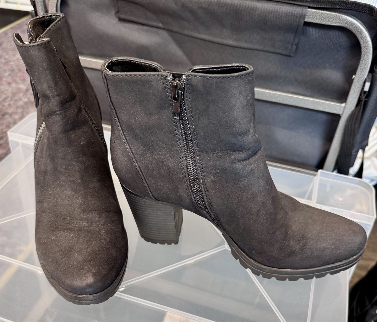 Scarpe da donna: Stiefeletten schwarz Gr. 37  – Usato da Niederwangen BE venduto da Schatam
