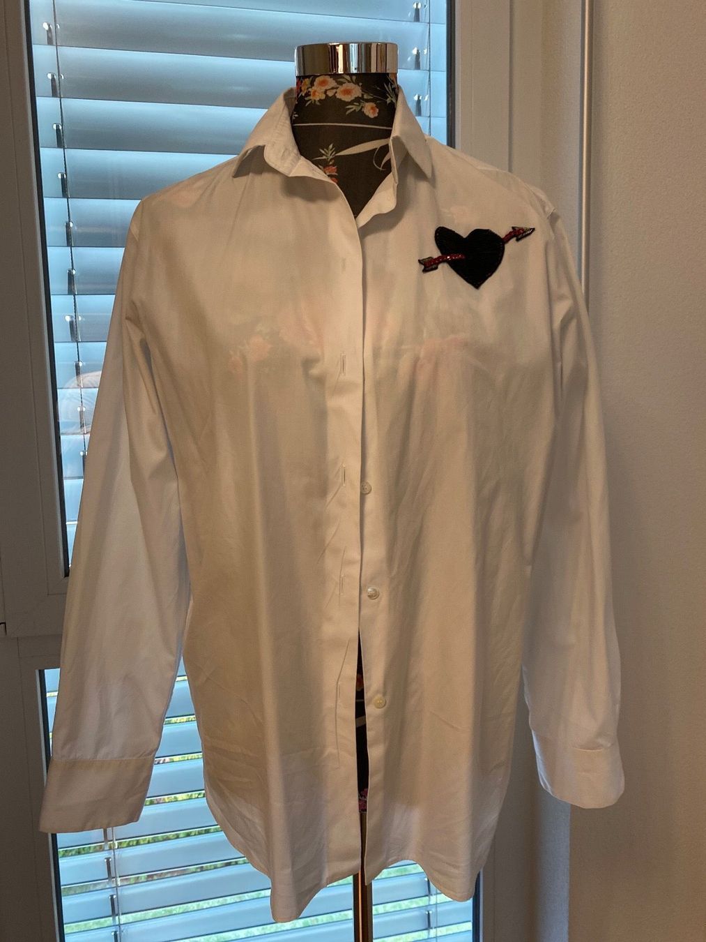 Valentino Camicette: Weiße Bluse Valentino Größe 44 – Usato da balsthal venduto da davidbalsthal23