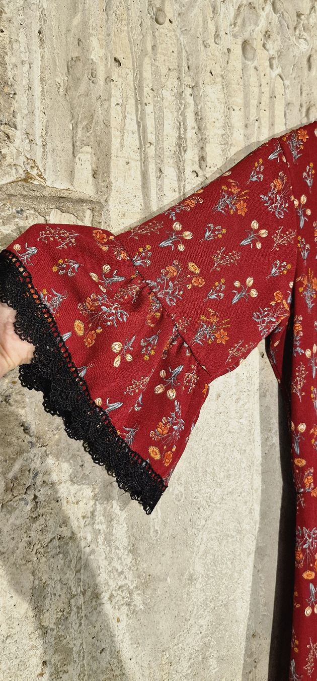 Vestiti: Damen Kleid rot Blumenmuster Grösse M/L – Usato da Affeltrangen venduto da Nataoli 2