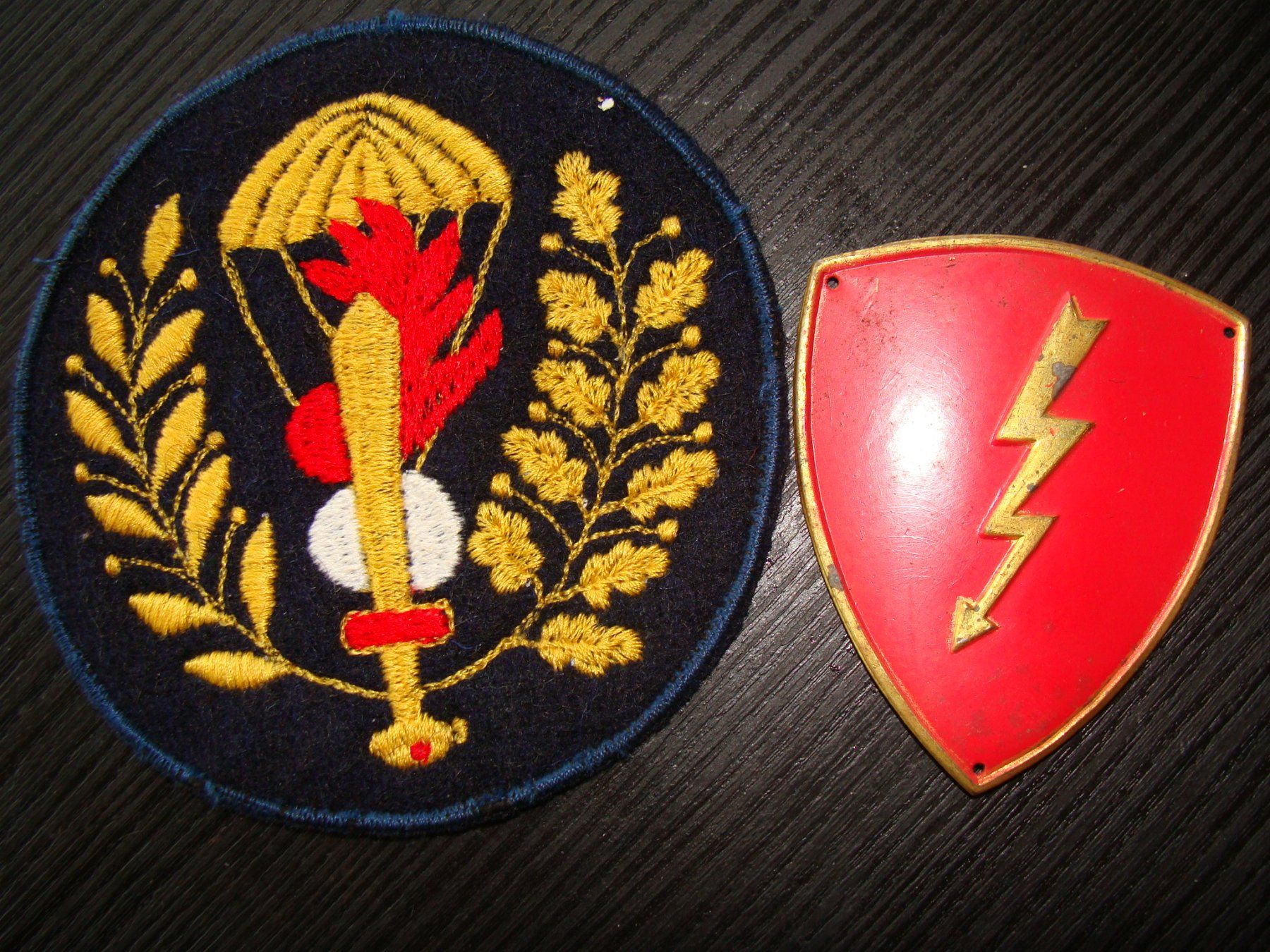 Placchette & Badge: Lot de badges et insignes – Usato da Cuarny venduto da hen_g7hn 2