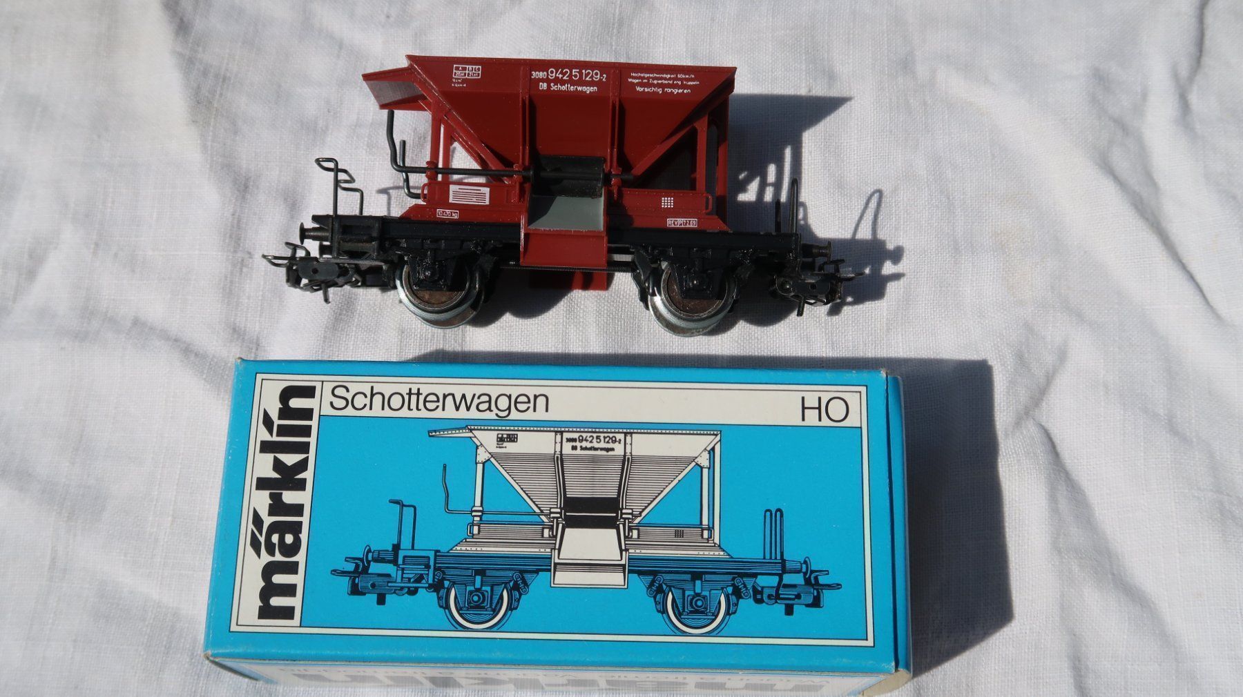 Märklin Modellini di ferrovie: MÄRKLIN DB Kies- /Schotterwagen – Usato da Muttenz venduto da Laeckerlihamschter
