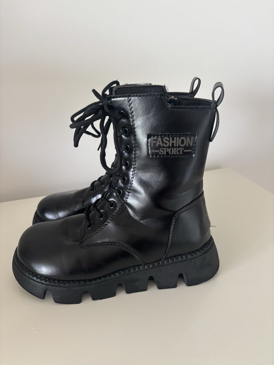 Scarpe da donna: Schwarze Boots, Grösse 38 – Usato da Salenstein venduto da Silly...0
