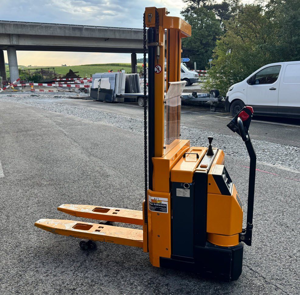 Jungheinrich Carrelli elevatori e a forche: Jungheinrich Elektro-Deichselstapler mit Initialhub – Usato da Seedorf venduto da Innovateam 2
