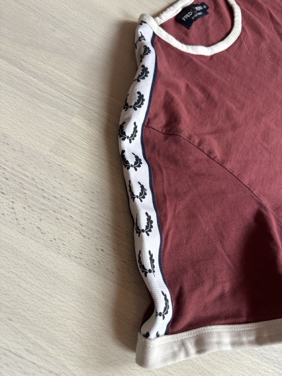 Fred Perry T-shirt: Fred Perry T-shirt  – Usato da Blignou (Ayent) venduto da Lucas.s23 2