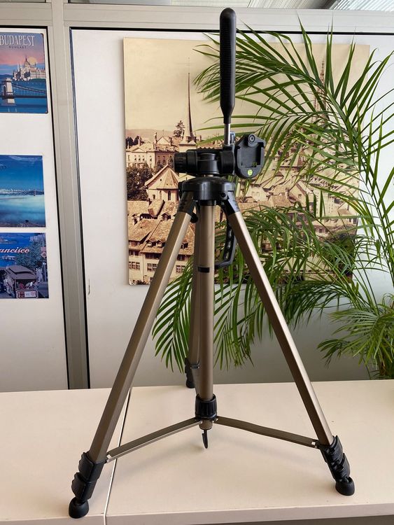 Treppiedi & Teste: Stativ für Fotoapparat oder Videokamera ! Vintage ! – Usato da Brügg BE venduto da rutschimedizin