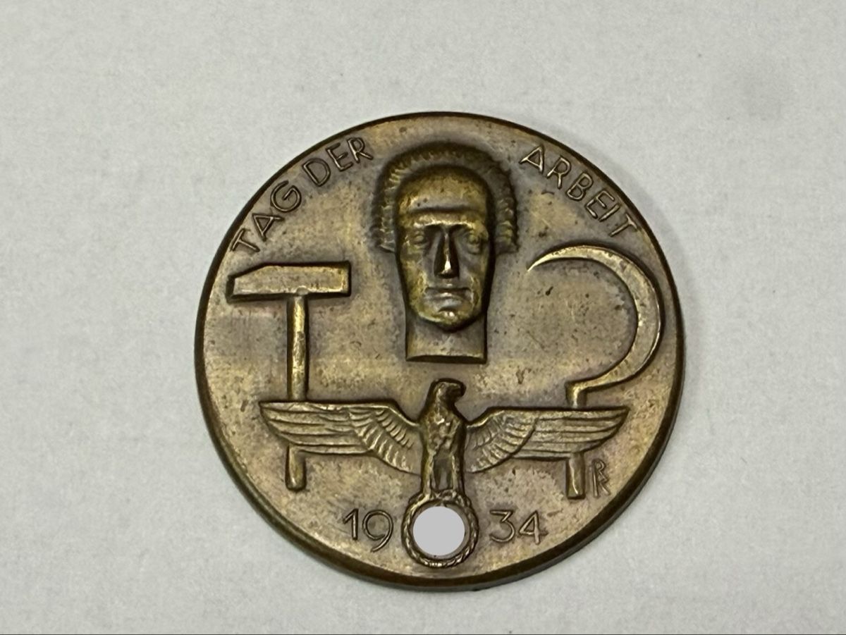 Medaglie: Deutschland - Tag der Arbeit 1934 Medaille  – Difettoso da Zürich venduto da daki81