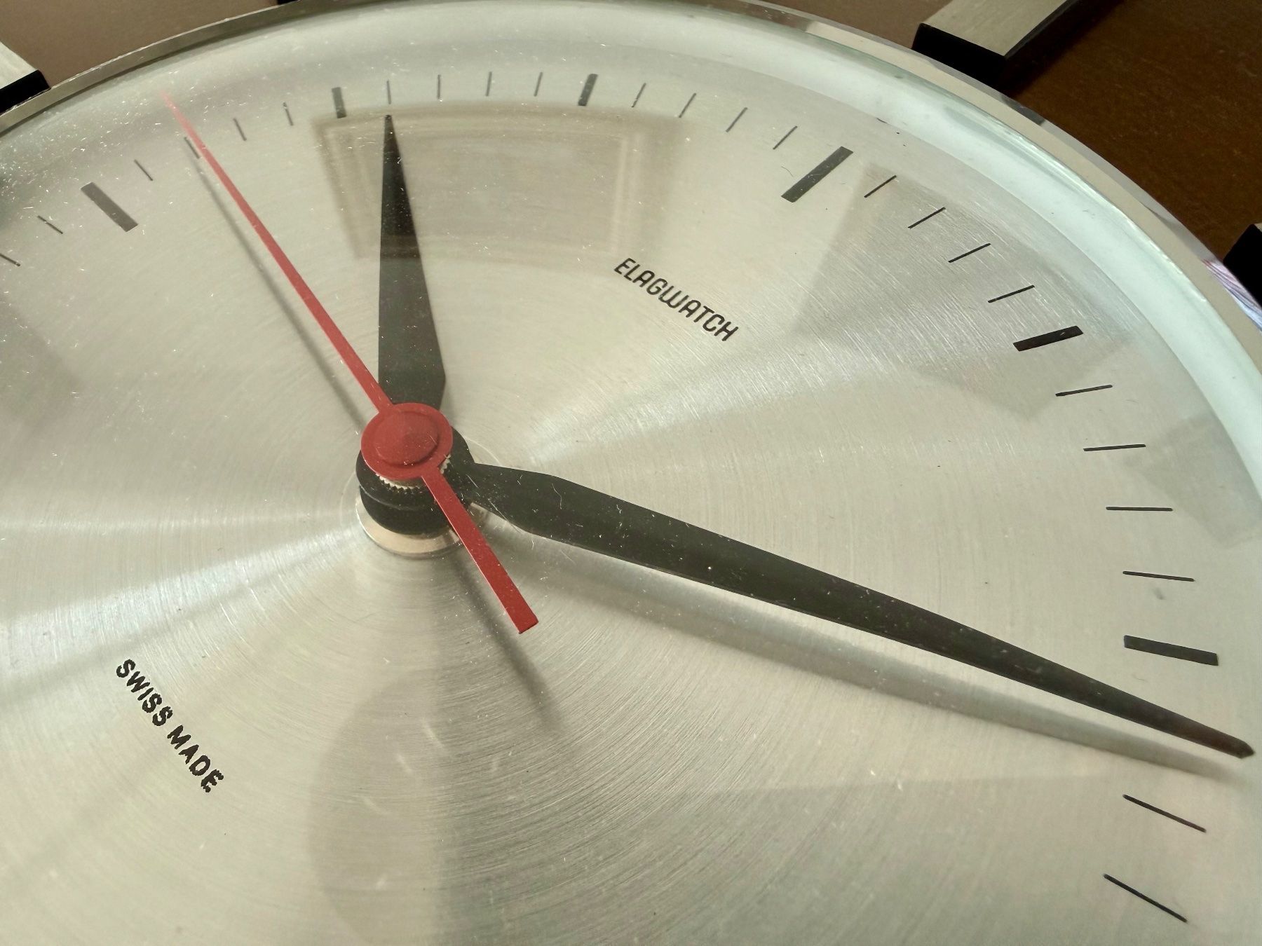 Orologi da terra & Orologi da parete: Pendule murale Elagwatch, Modernisme/Minimalisme industriel – Nuovo (secondo la descrizione) da Le Mont-sur-Lausanne venduto da LycaGallery 6