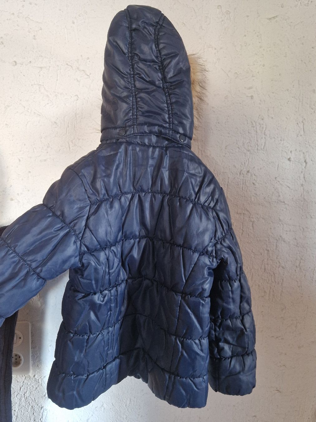 H&M Giacche & Cappotti: Warme Winterjacke von H&M, Grösse 122 – Usato da Niederscherli venduto da 20sydney02 1