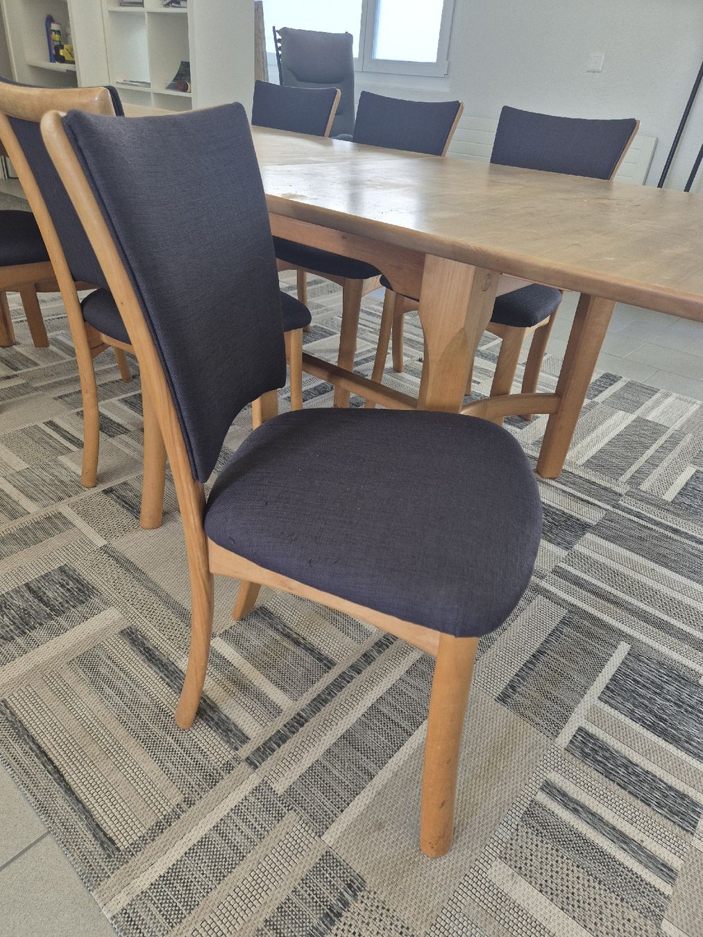 Set de table et chaises: Holztisch mit 6 Stühlen – D'occasion à Gommiswald par Sottotone 1