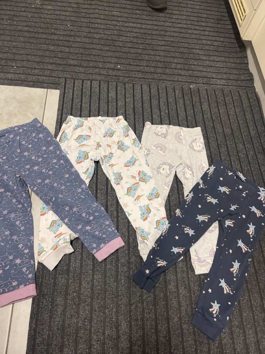 Pyjamas & Ähnliches: 4x pijamahosen 98/104 mädchen – Gebraucht aus Bad Zurzach von Cuore34
