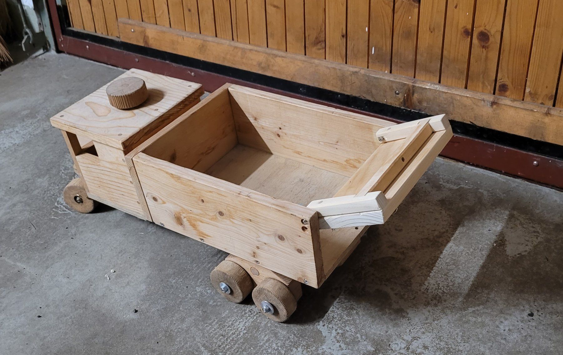 Giocattoli: Kipplastwagen aus Holz – Usato da Schänis venduto da karin-thom 3