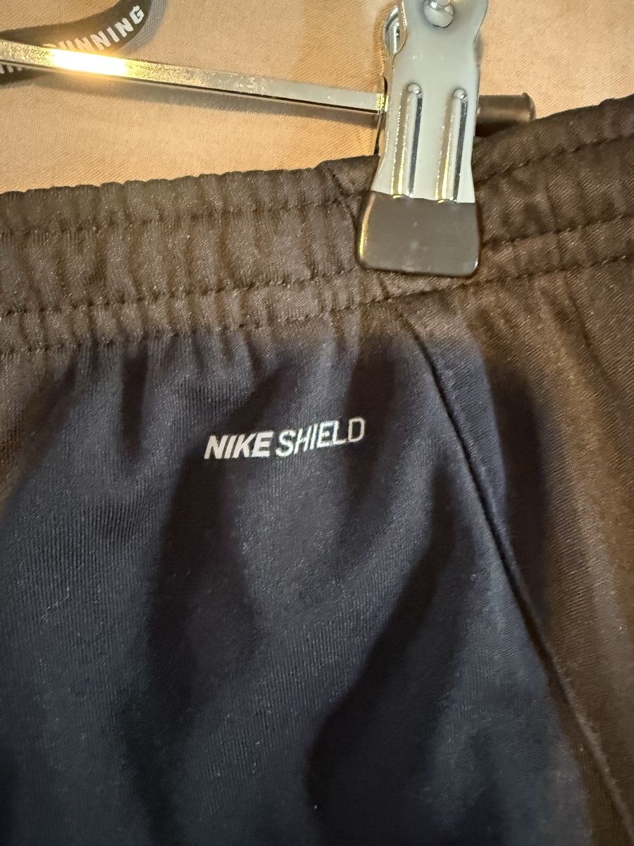 Nike Pantalons: Nike jogging hose – D'occasion à Zurich par Alinecnicolet 5
