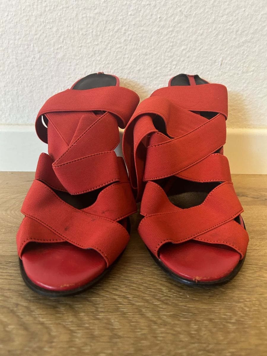 Damenschuhe: Sexy Elastic Red Hot Heels – Gebraucht aus Zürich von sel_tvq7