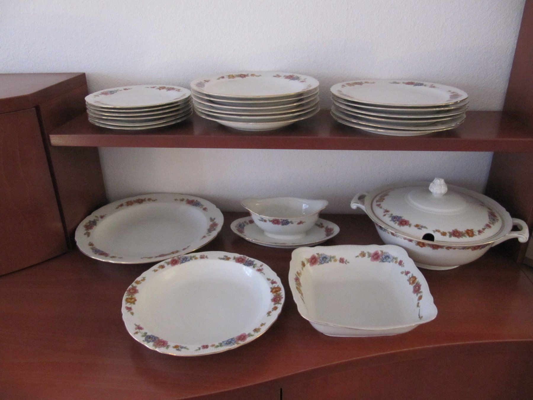 Set di piatti: Langenthal Service Mehrteilig – Usato da Selzach venduto da Sennemeitschi11