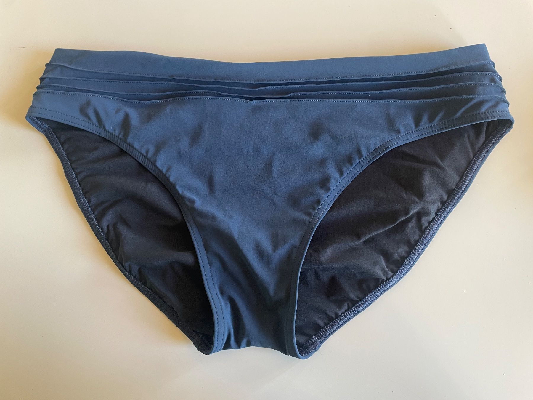 Costumi da bagno & Bikini: Bikinihose Volans blau Neuwertig – Nuovo (secondo la descrizione) da Schüpfheim venduto da Nussbaum_4