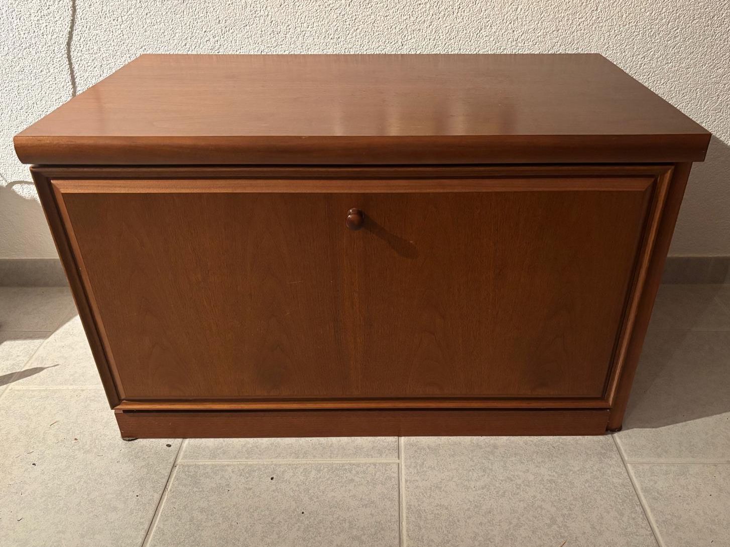 Commodes: Holzkommode – D'occasion à Basel par asprion