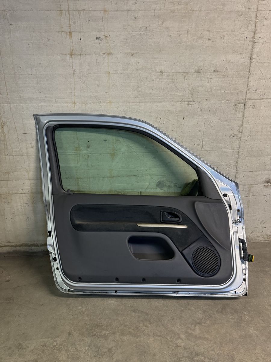 Renault Toutes les pièces auto: Renault Clio V6 Porte complète droite  – D'occasion à Neuchâtel par CP-AUTOS