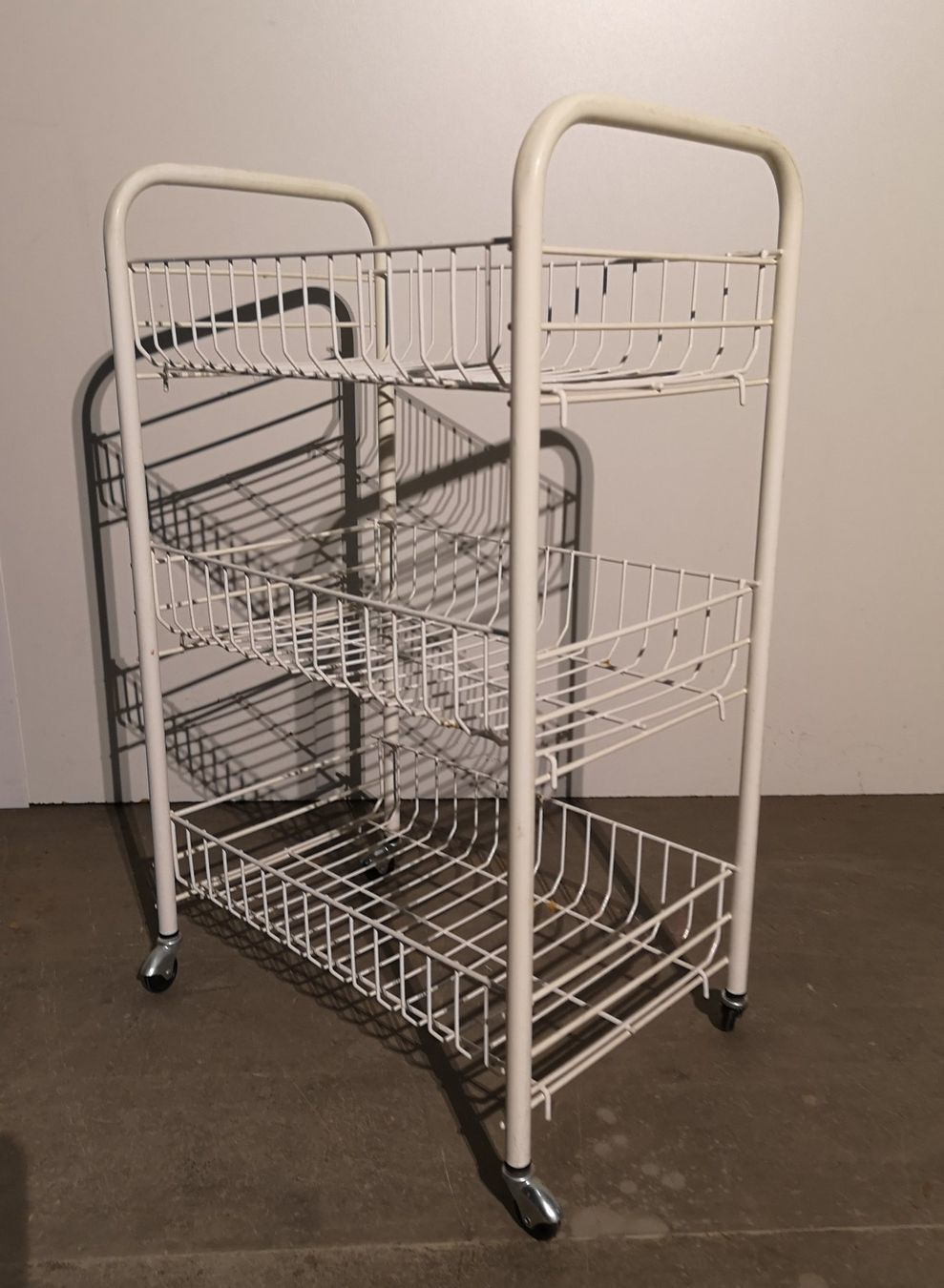 String Scaffali: Super cooles 60ies String-Gestell/Wägeli, weiss – Usato da Solothurn venduto da Sis_email 1