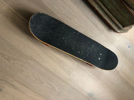 Skateboard d'occasion, parfait pour l'été et la rue !