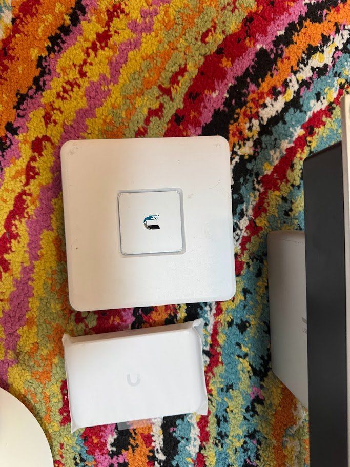 Ubiquiti Modem & Router: Kit réseau Unifi/Ubiquiti complet – Usato da Bure venduto da nono_bure 4
