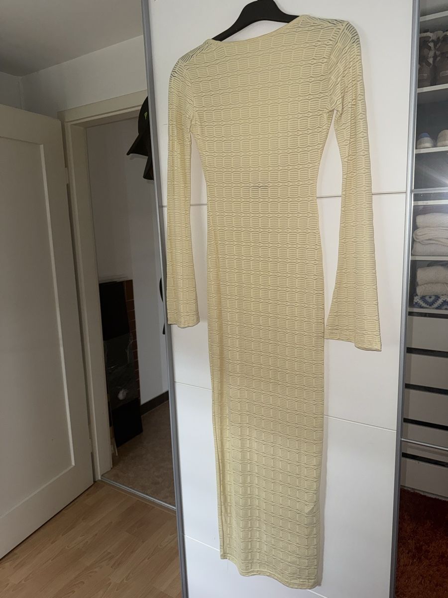 Kleider: Kleid PrettyLittleThing Gr.32  NEU – Neu und originalverpackt aus pratteln von Bogi94