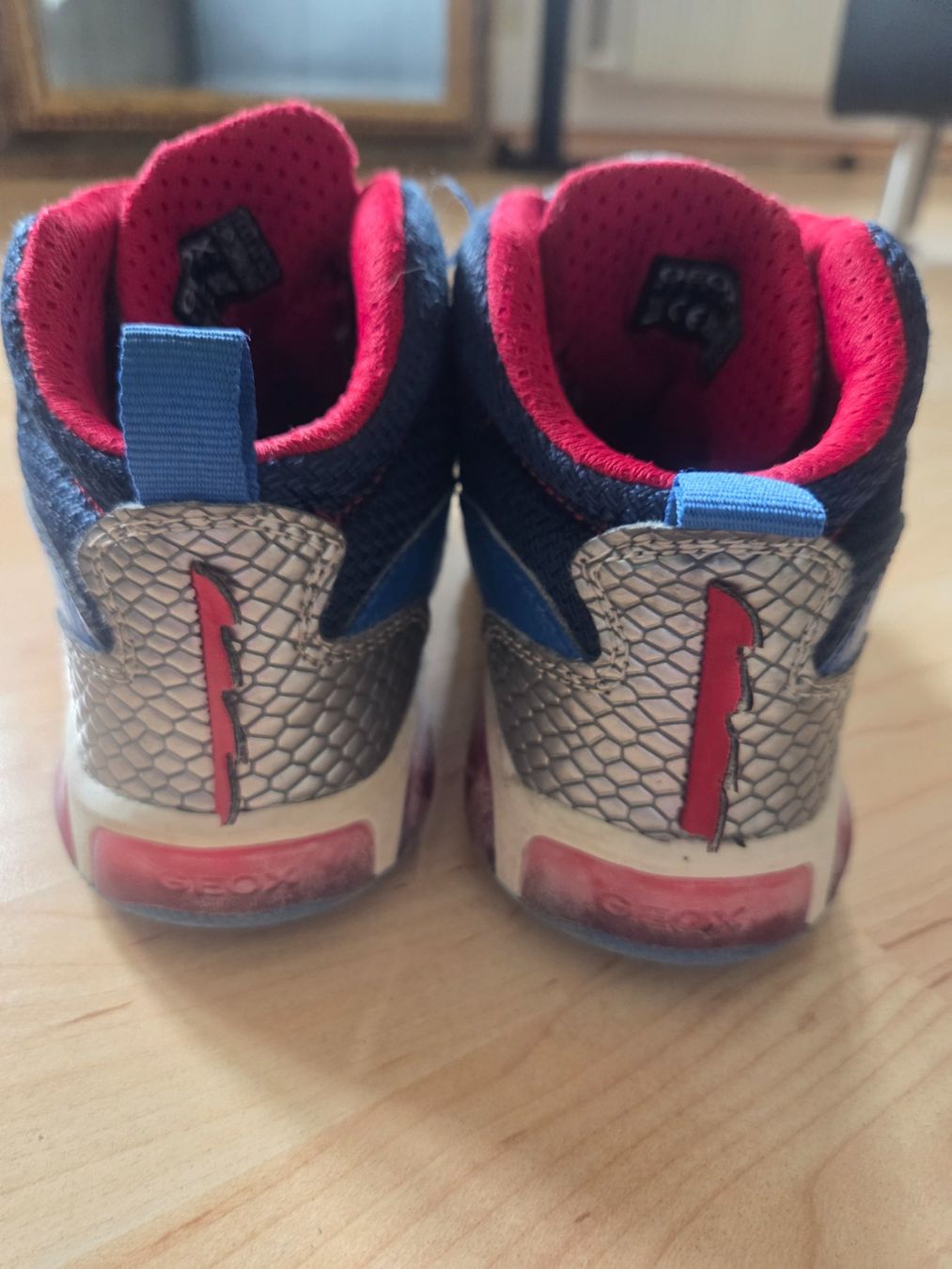 Geox Scarpe per ragazzi: Sneaker Geox mit Licht Gr.31 – Usato da Brienz BE venduto da Bopp77 2