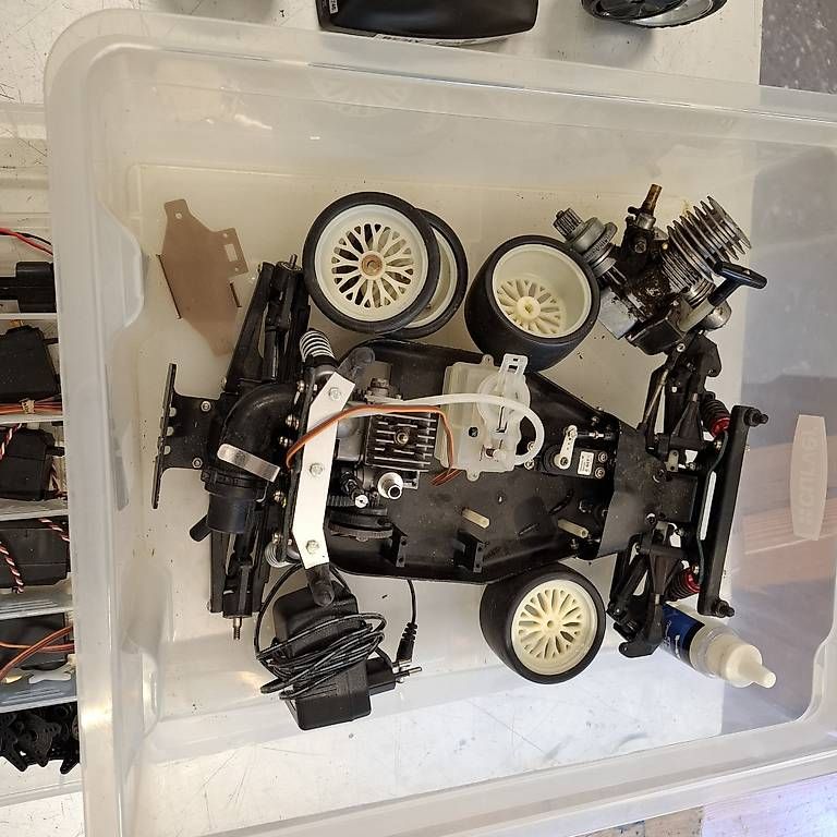 Modellismo RC: RC Modellauto mit Zubehöhr – Usato da Amsteg venduto da SvenFedier 3